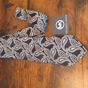 Authentic MICHAEL KORS PAISLEY 100% SILK TIE 😍